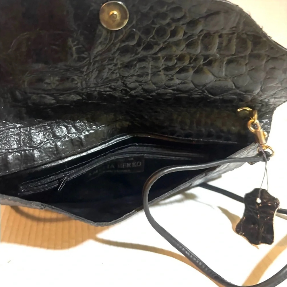 Elegant Black Crocodile-Embossed Women's Bag